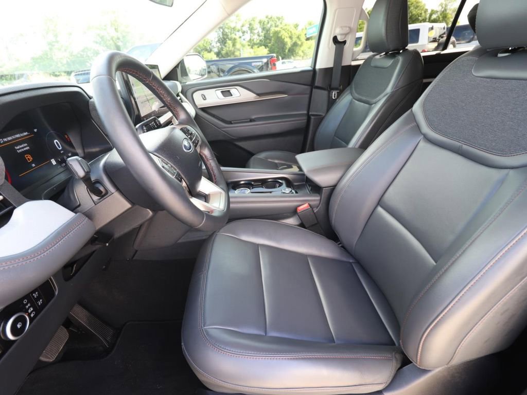 Certified 2025 Ford Explorer Active w/ Active Comfort Package image 2
