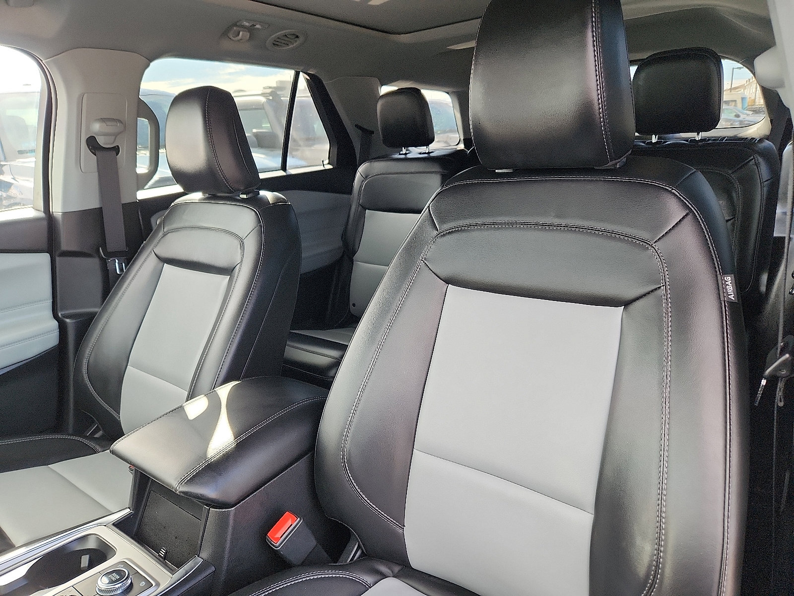 Certified 2022 Ford Explorer XLT w/ Equipment Group 202A image 23