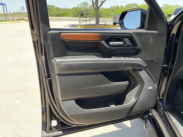 Used 2025 GMC Yukon XL Denali AWD/4WD image 7