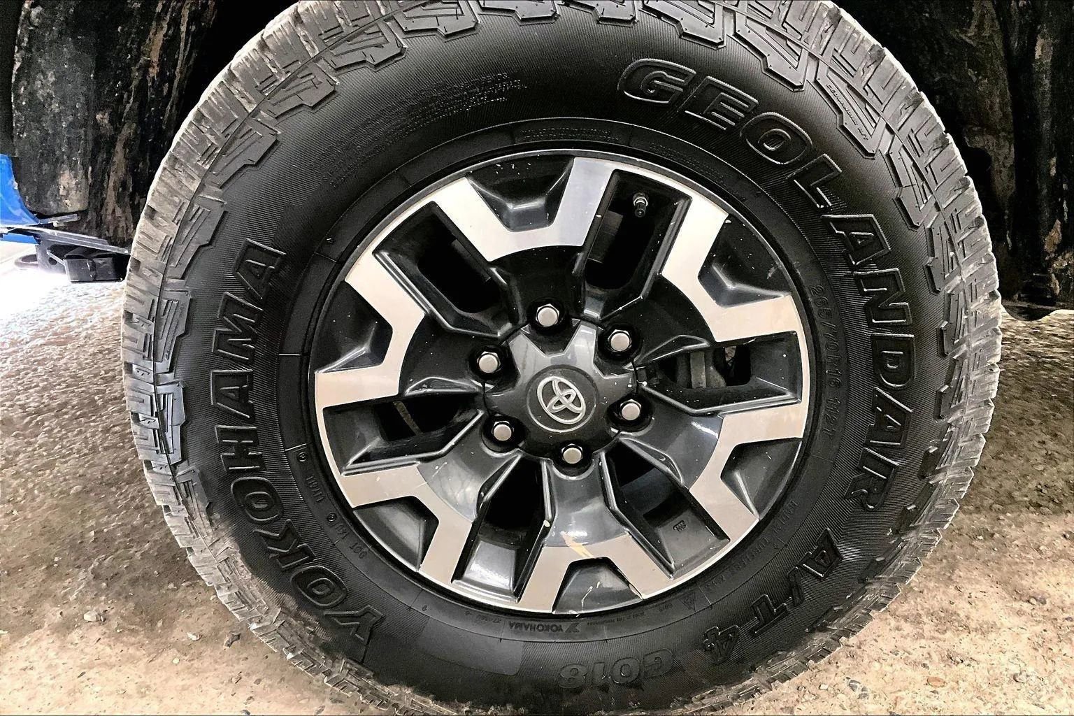 Used 2020 Toyota Tacoma TRD Off-Road w/ Blackout Package image 8