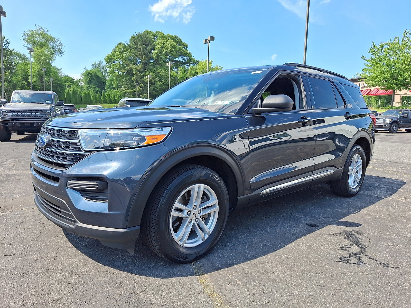 Certified 2023 Ford Explorer XLT AWD/4WD image 3