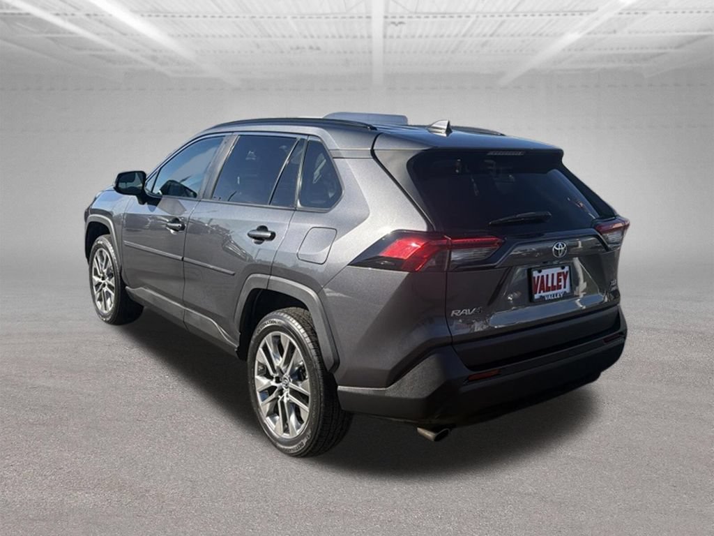 Used 2019 Toyota RAV4 XLE Premium w/ Cold Weather Package AWD/4WD image 10