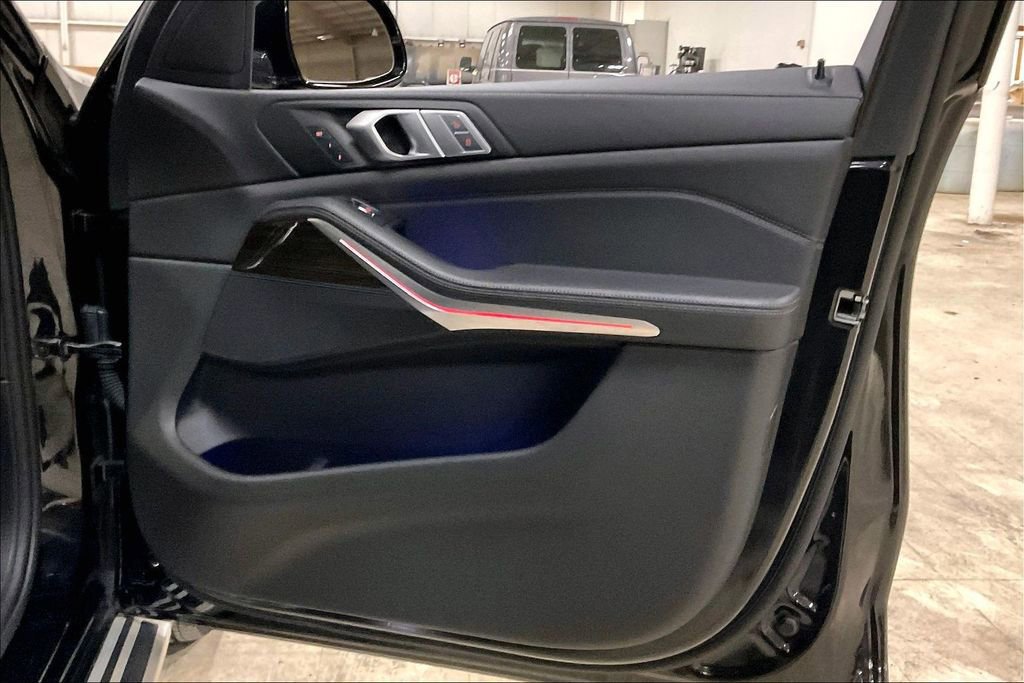Used 2019 BMW X7 xDrive40i w/ Cold Weather Package image 23