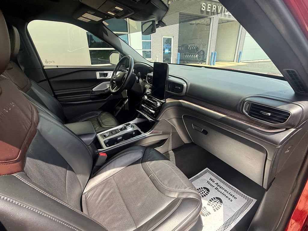 Certified 2023 Ford Explorer Platinum w/ Technology Package AWD/4WD image 10