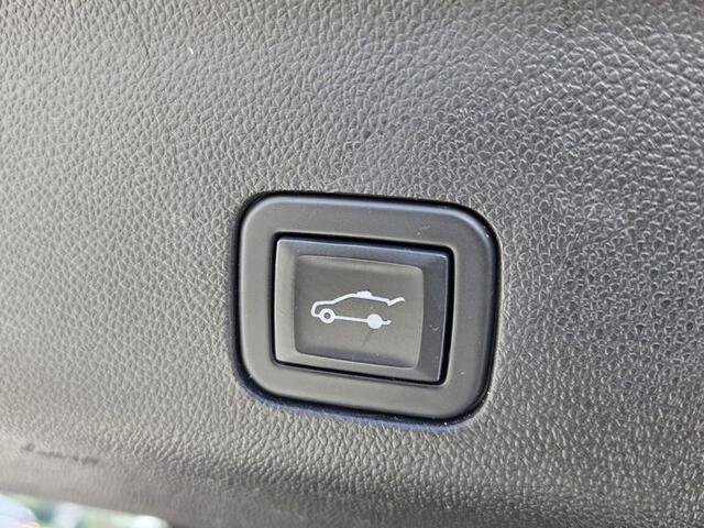 Used 2023 GMC Yukon Denali Ultimate AWD/4WD image 15
