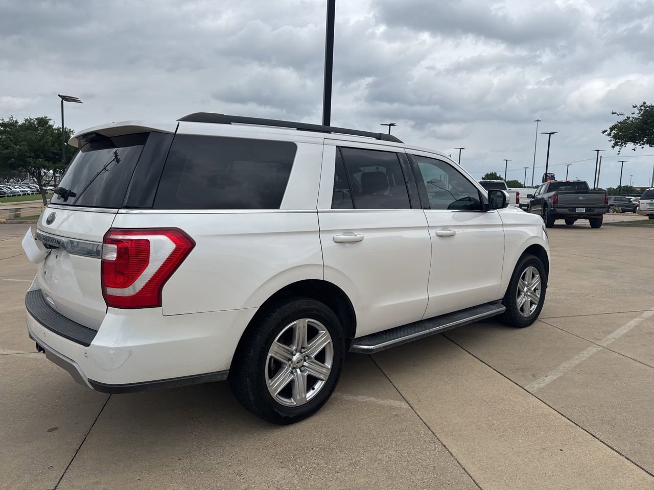 Certified 2018 Ford Expedition XLT w/ Equipment Group 202A image 5