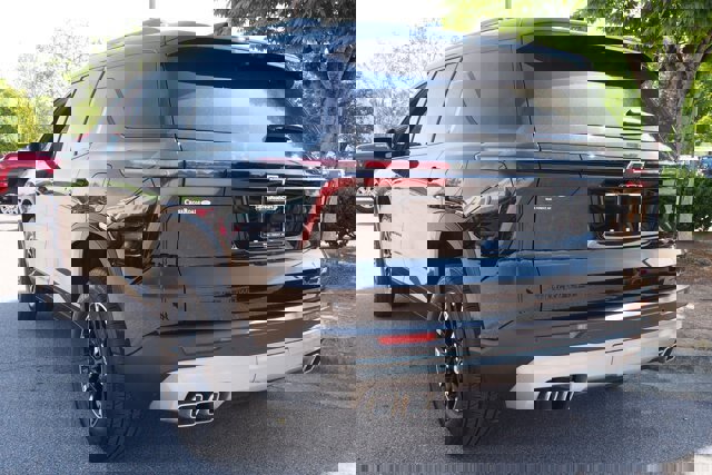 Used 2024 Chevrolet Traverse Z71 w/ Enhanced Driving Package image 3