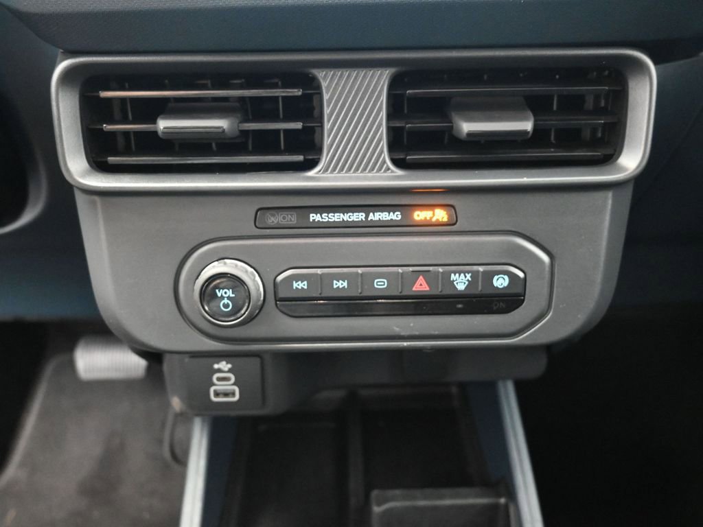 Certified 2025 Ford Maverick XL w/ Equipment Group 102A AWD/4WD image 27