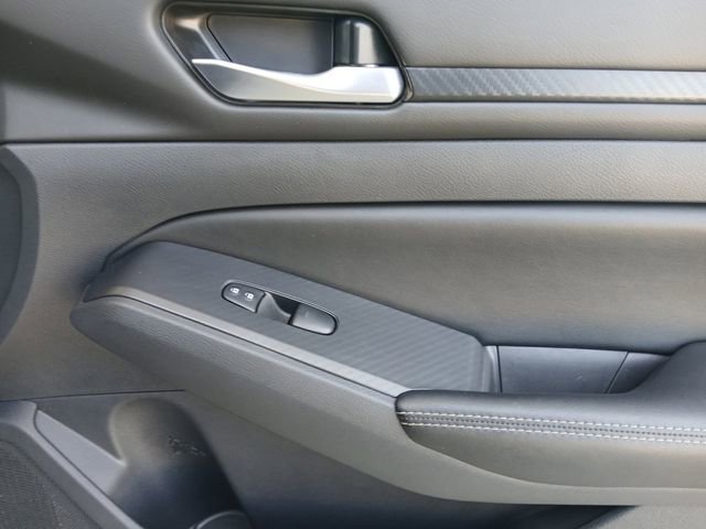 Used 2025 Nissan Altima 2.5 SV FWD image 16