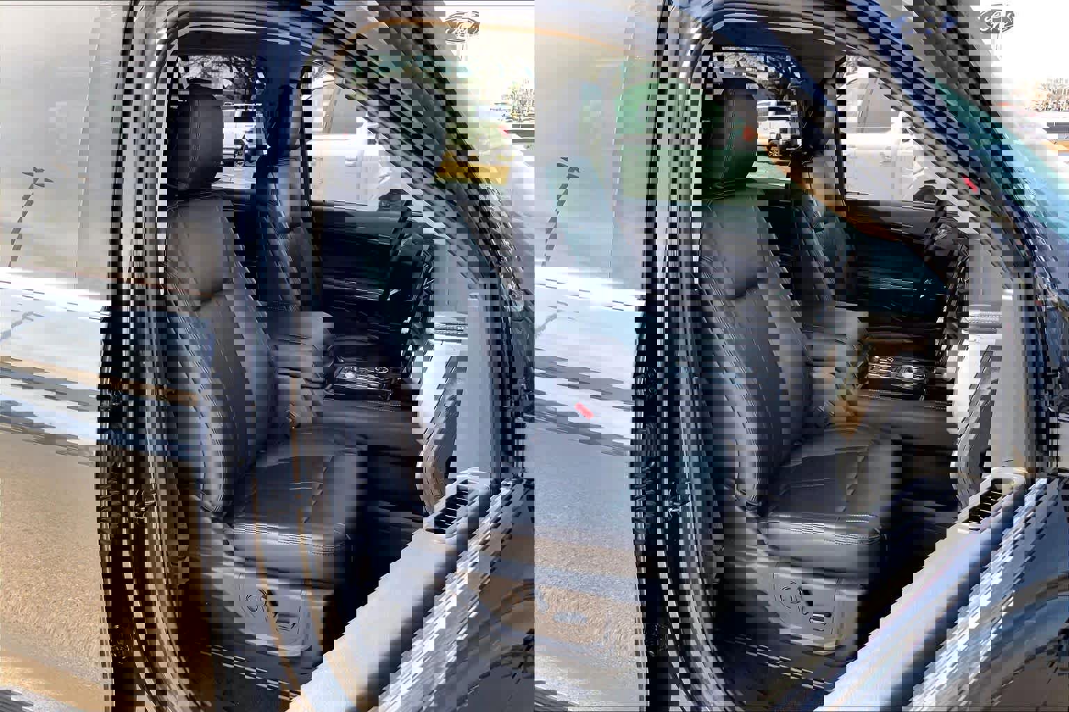 Certified 2023 Ford Expedition XLT image 11