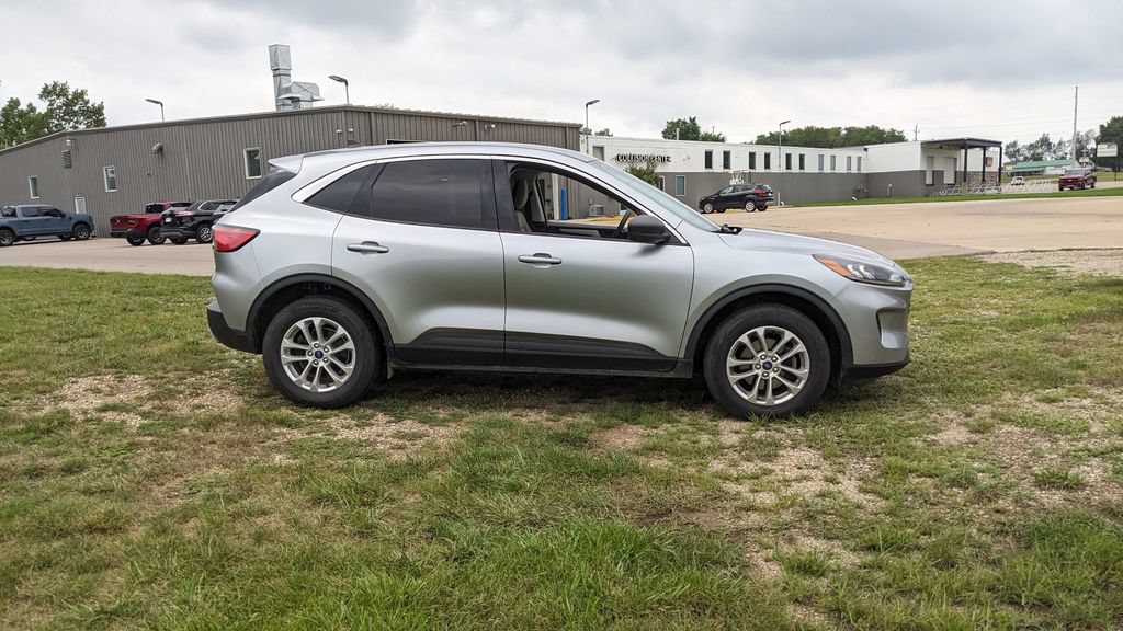 Certified 2022 Ford Escape SE AWD/4WD image 2