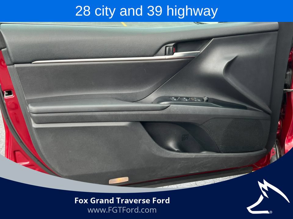 Used 2018 Toyota Camry SE w/ Moonroof Package FWD image 13