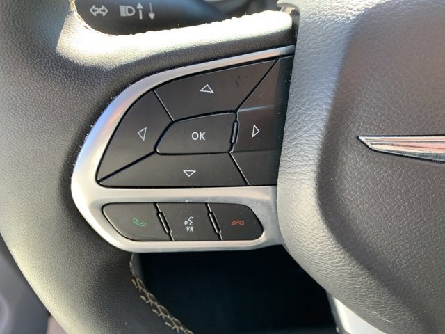 Used 2024 Chrysler Pacifica Touring-L image 13