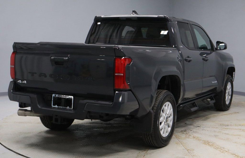 Used 2025 Toyota Tacoma SR5 image 5