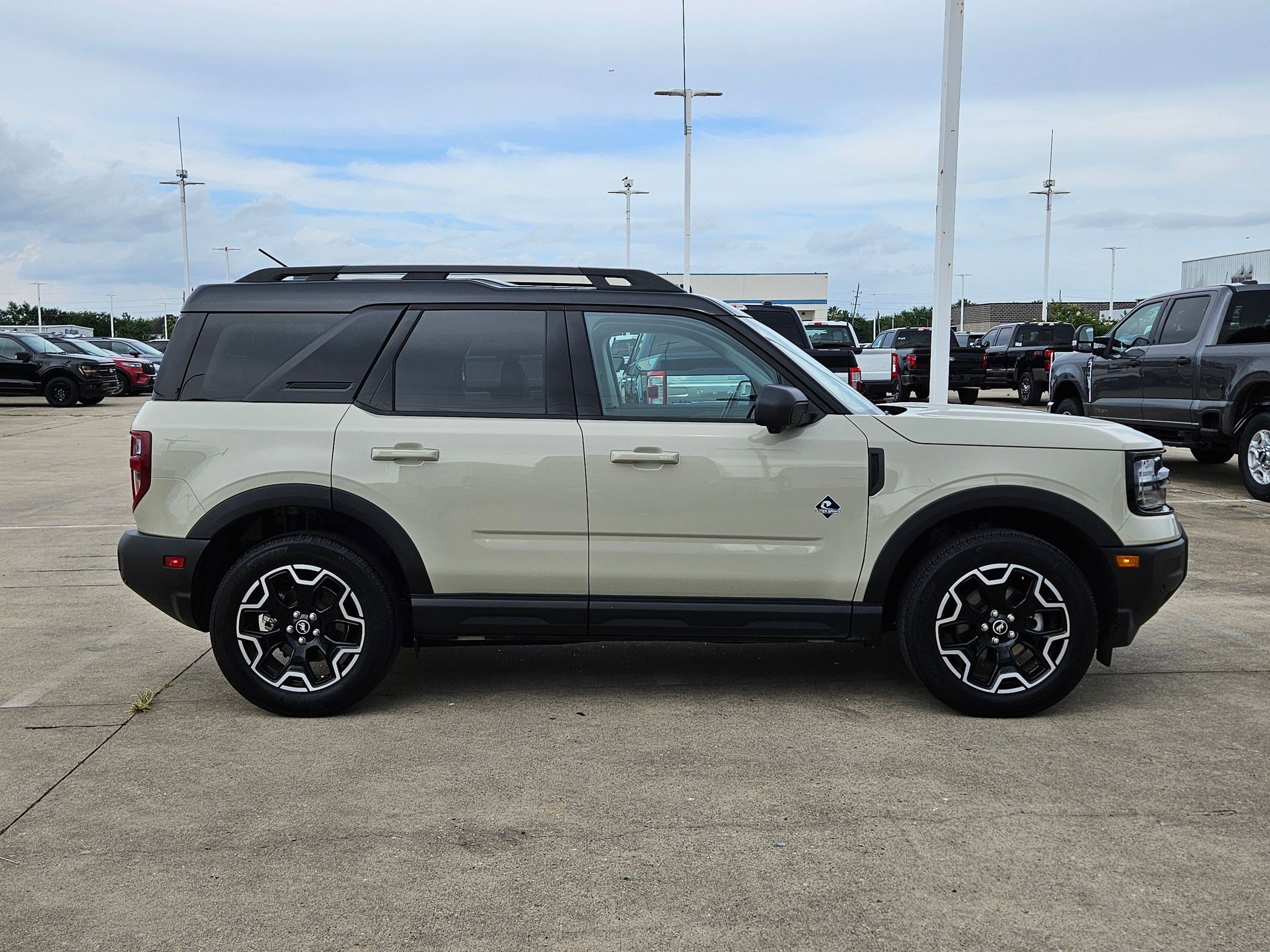 Certified 2025 Ford Bronco Sport Outer Banks w/ Outer Banks Tech Package+ AWD/4WD image 2