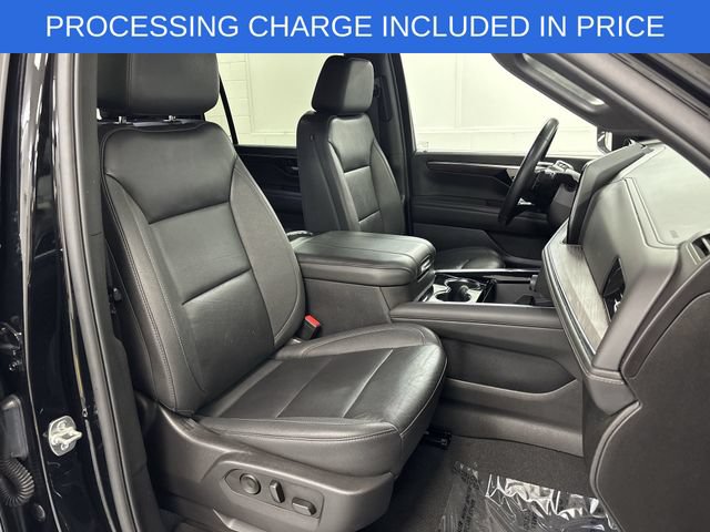 Used 2025 Chevrolet Suburban LT AWD/4WD image 16