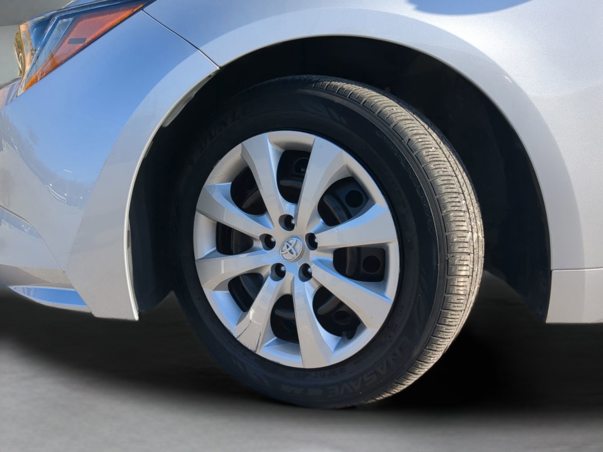 Used 2024 Toyota Corolla LE image 58