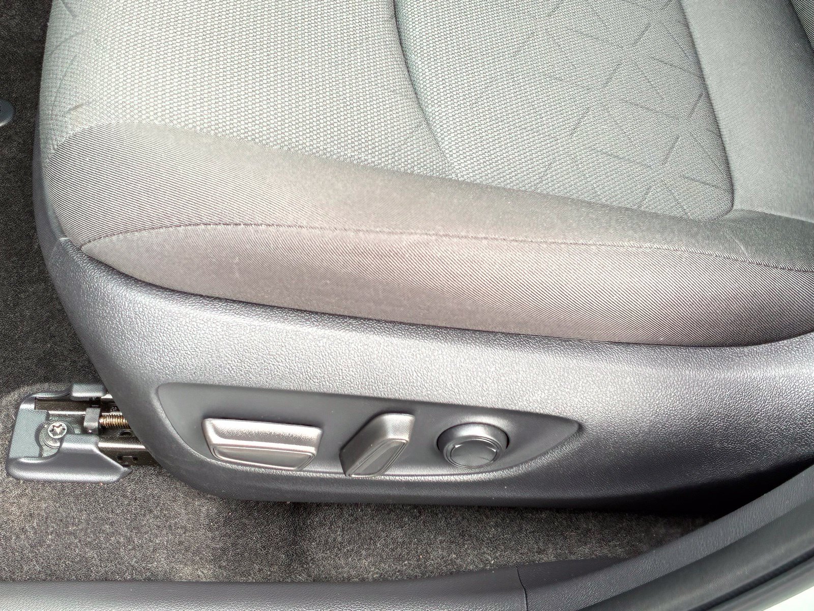 Used 2023 Toyota RAV4 XLE AWD/4WD image 14