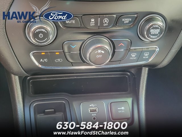 Used 2019 Jeep Cherokee Latitude Plus w/ Cold Weather Group FWD image 14