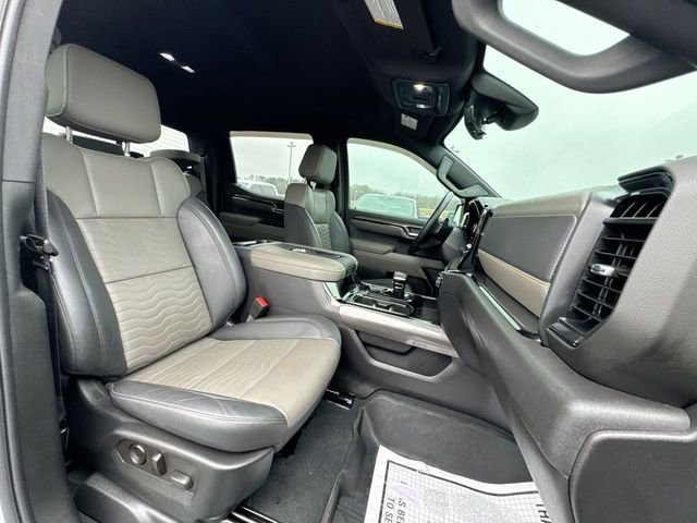 Used 2022 Chevrolet Silverado 1500 ZR2 w/ Technology Package image 28