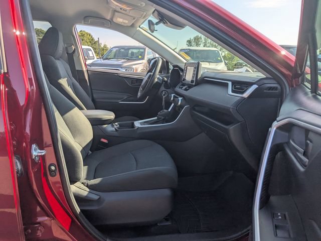 Used 2021 Toyota RAV4 LE FWD image 24