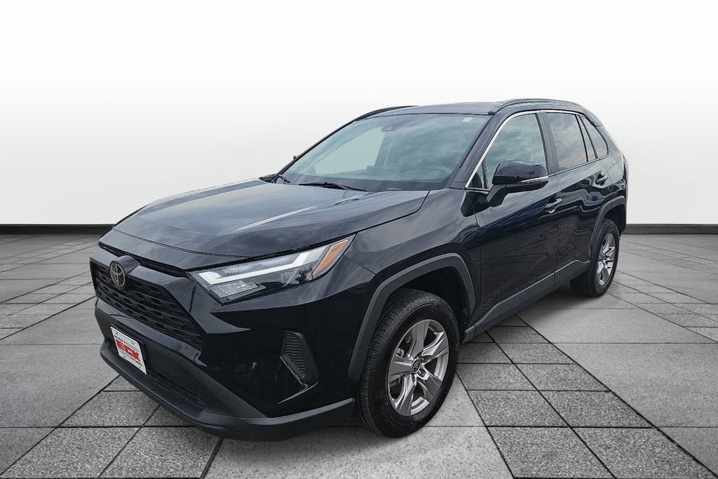 Used 2025 Toyota RAV4 XLE FWD image 1