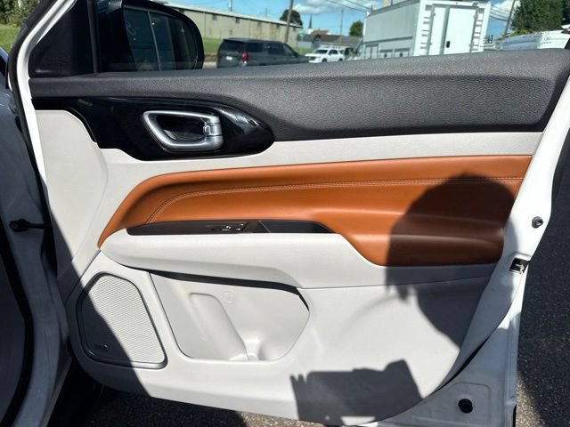 Used 2023 Jeep Compass Limited w/ Sun and Sound Group AWD/4WD image 33