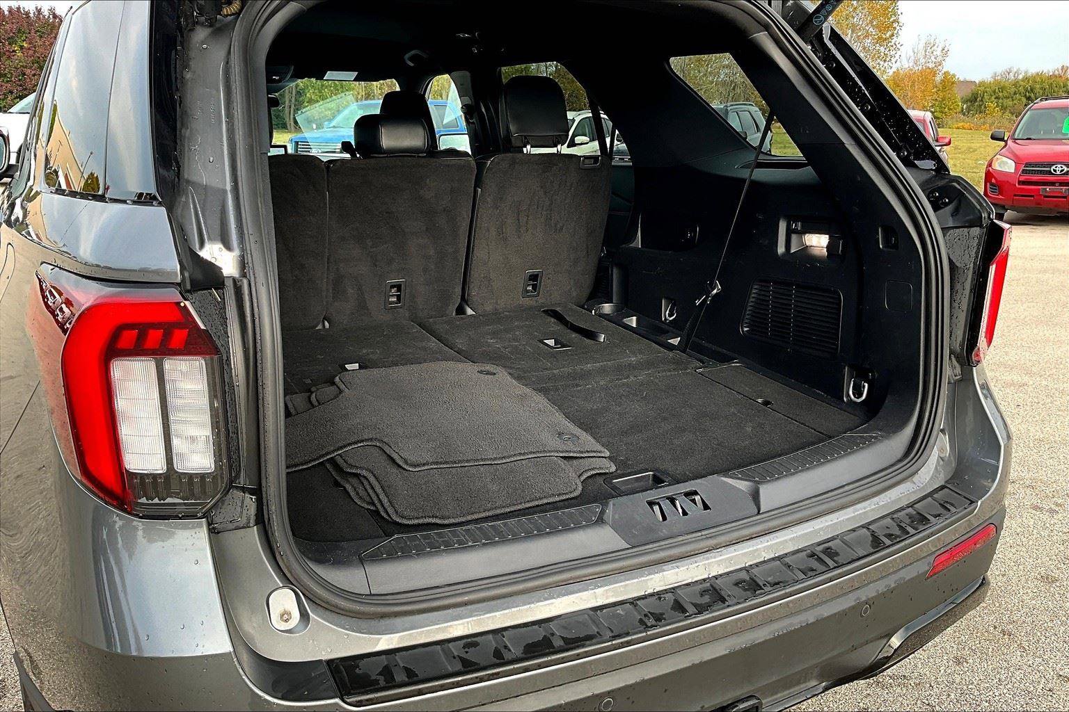 Certified 2025 Ford Explorer ST-Line w/ ST-Line Street Pack image 19