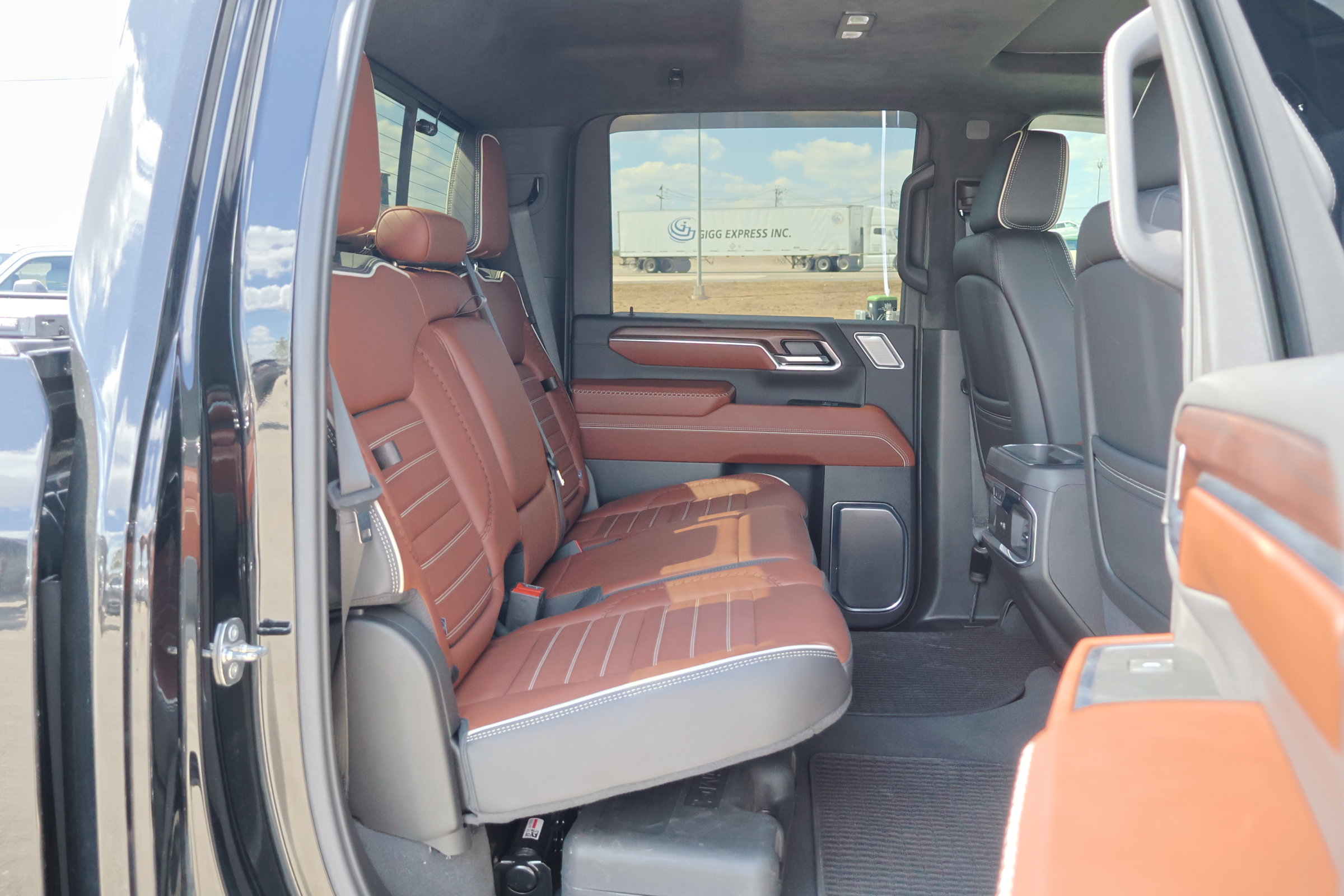 Used 2024 GMC Sierra 2500 Denali Ultimate w/ Max Trailering Package image 38