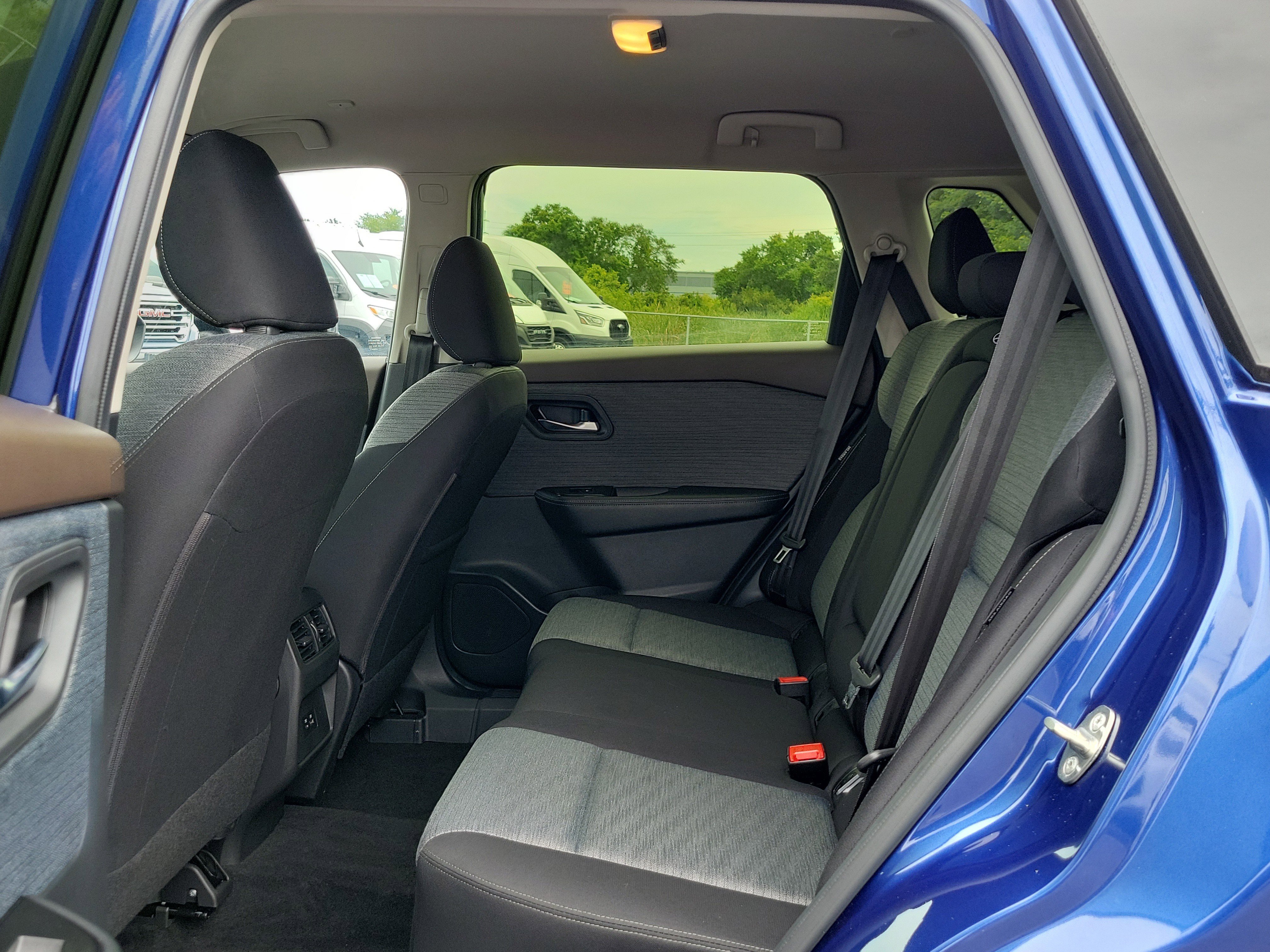 Used 2023 Nissan Rogue SV FWD image 12