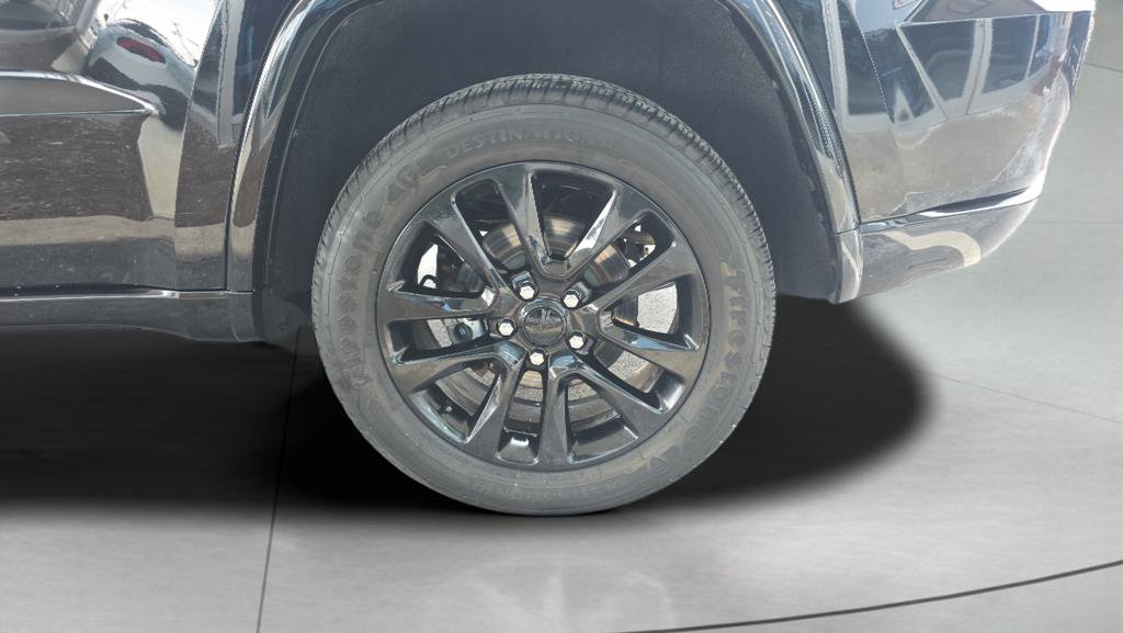 Used 2018 Jeep Grand Cherokee Altitude image 12