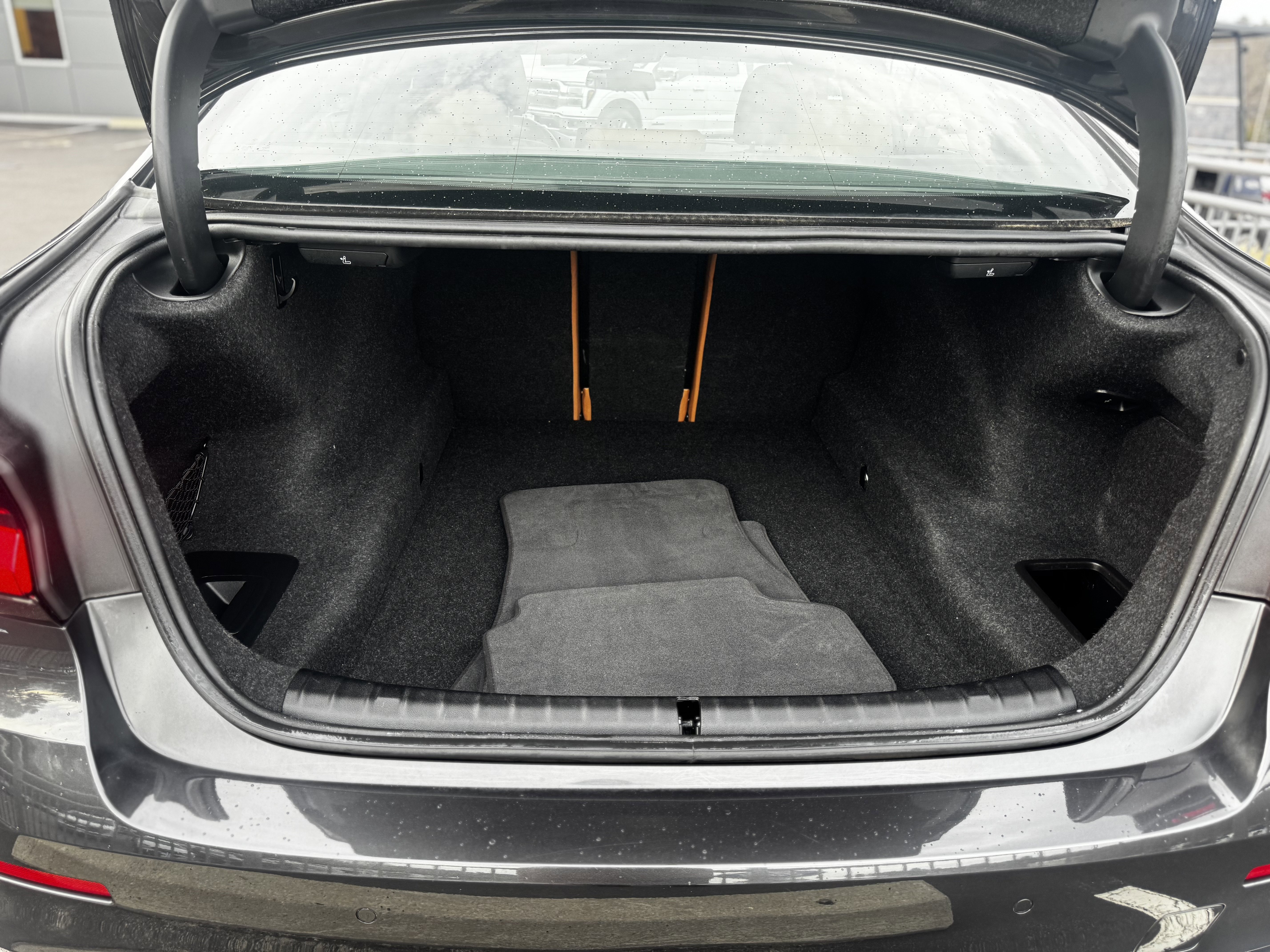 Used 2022 BMW 530i xDrive w/ Premium Package image 9