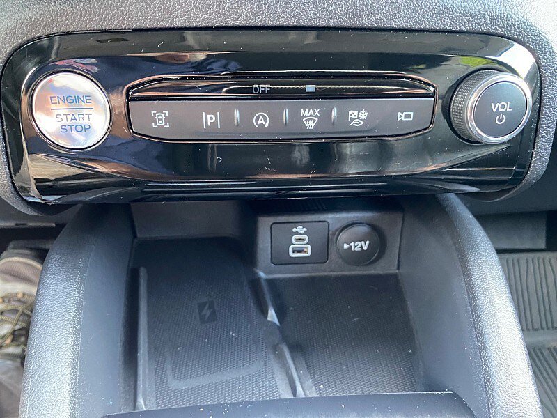 Certified 2025 Ford Escape Platinum w/ Premium Technology Package AWD/4WD image 53