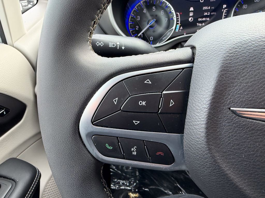 Used 2024 Chrysler Pacifica Touring-L image 34