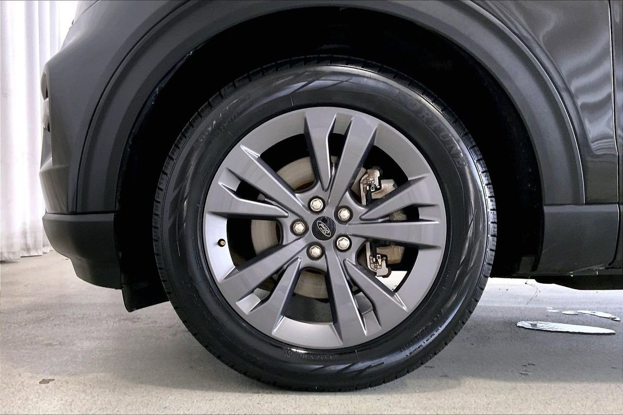 Certified 2023 Ford Explorer XLT w/ Equipment Group 202A RWD image 8