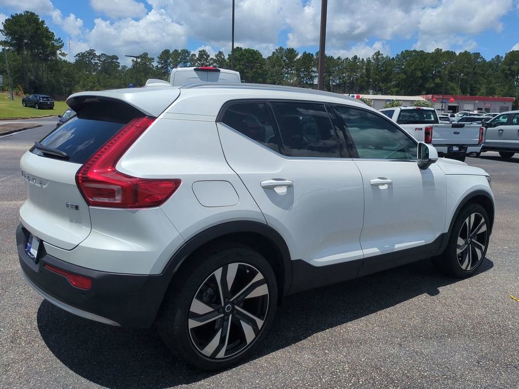 Used 2024 Volvo XC40 B5 Plus w/ Protection Package Premier image 5