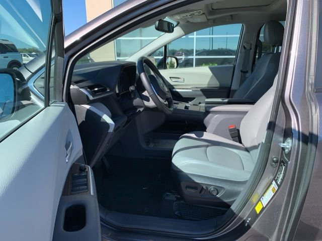 Used 2023 Toyota Sienna XLE image 9