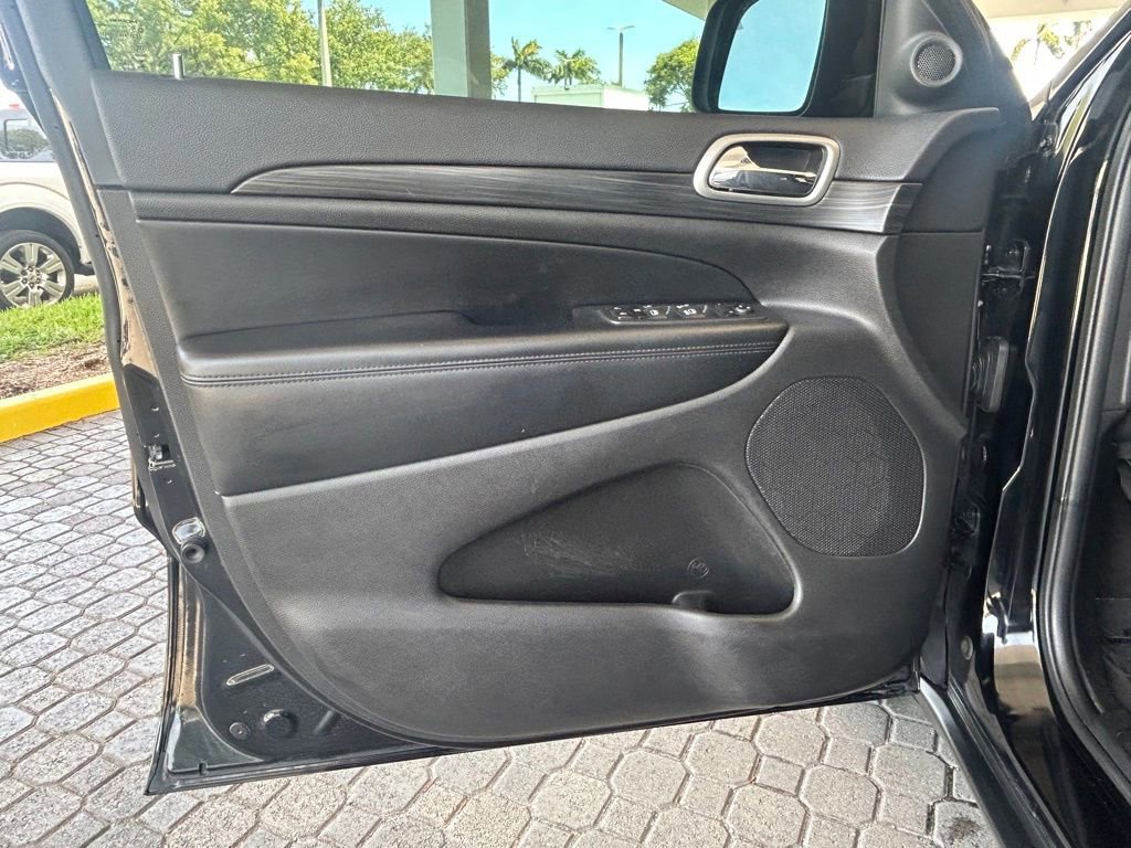 Used 2019 Jeep Grand Cherokee Laredo image 34