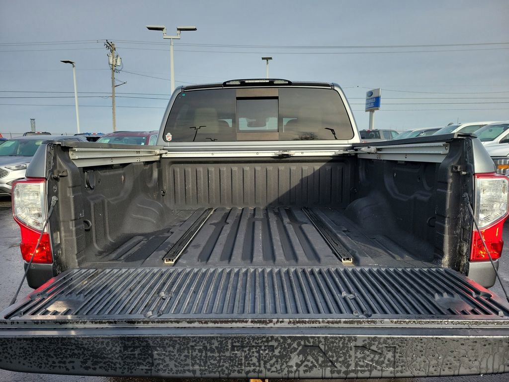 Used 2017 Nissan Titan SL image 10