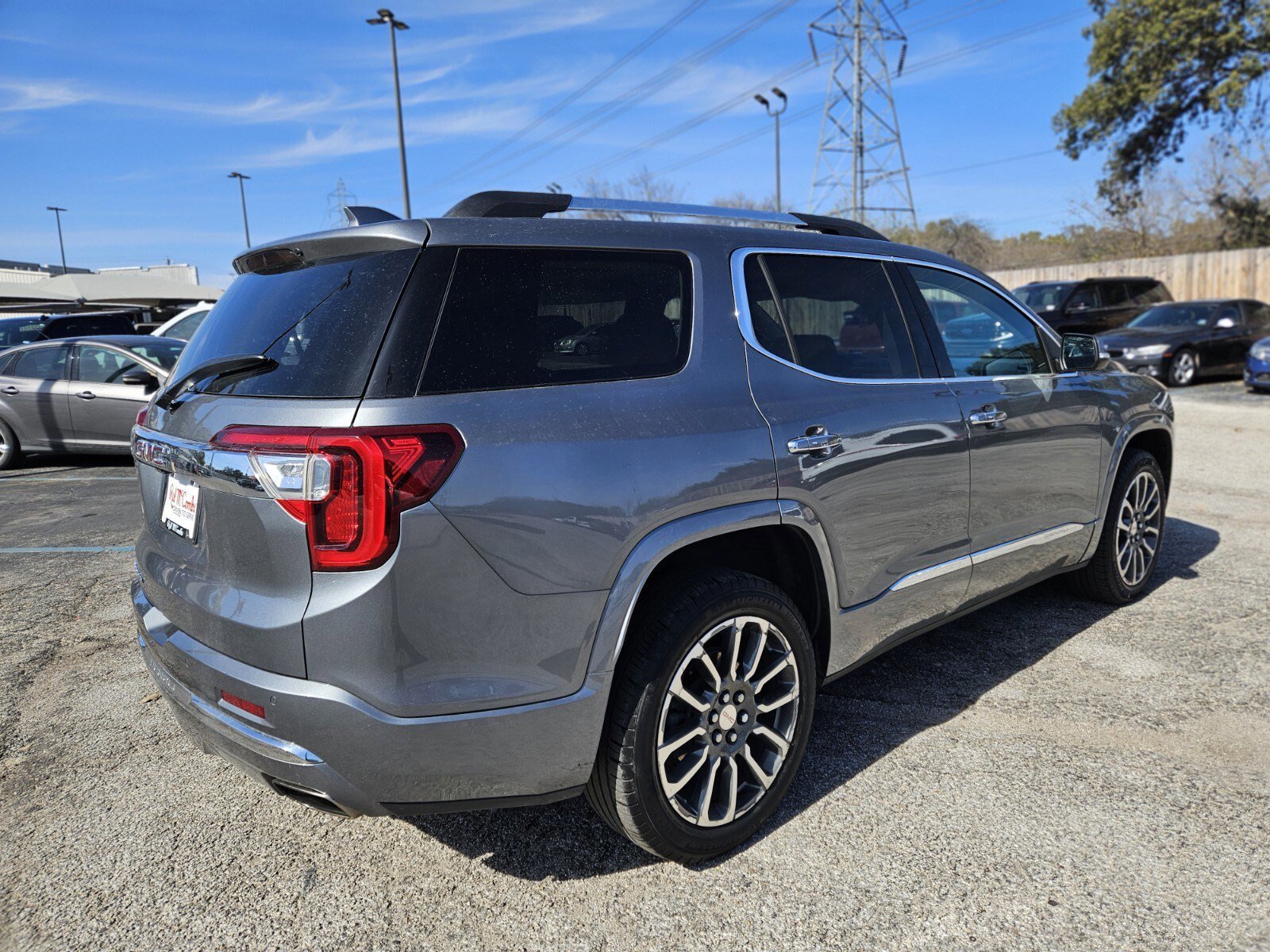 Used 2022 GMC Acadia Denali w/ Denali Technology Package image 3