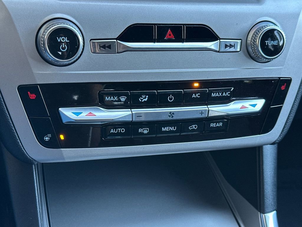 Certified 2023 Ford Explorer XLT w/ Equipment Group 202A image 21