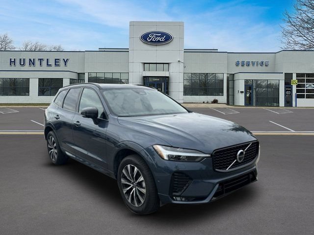 Used 2025 Volvo XC60 B5 Plus AWD/4WD image 3