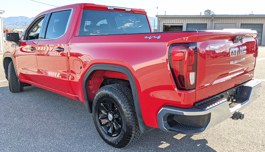 Used 2023 GMC Sierra 1500 SLE AWD/4WD image 4