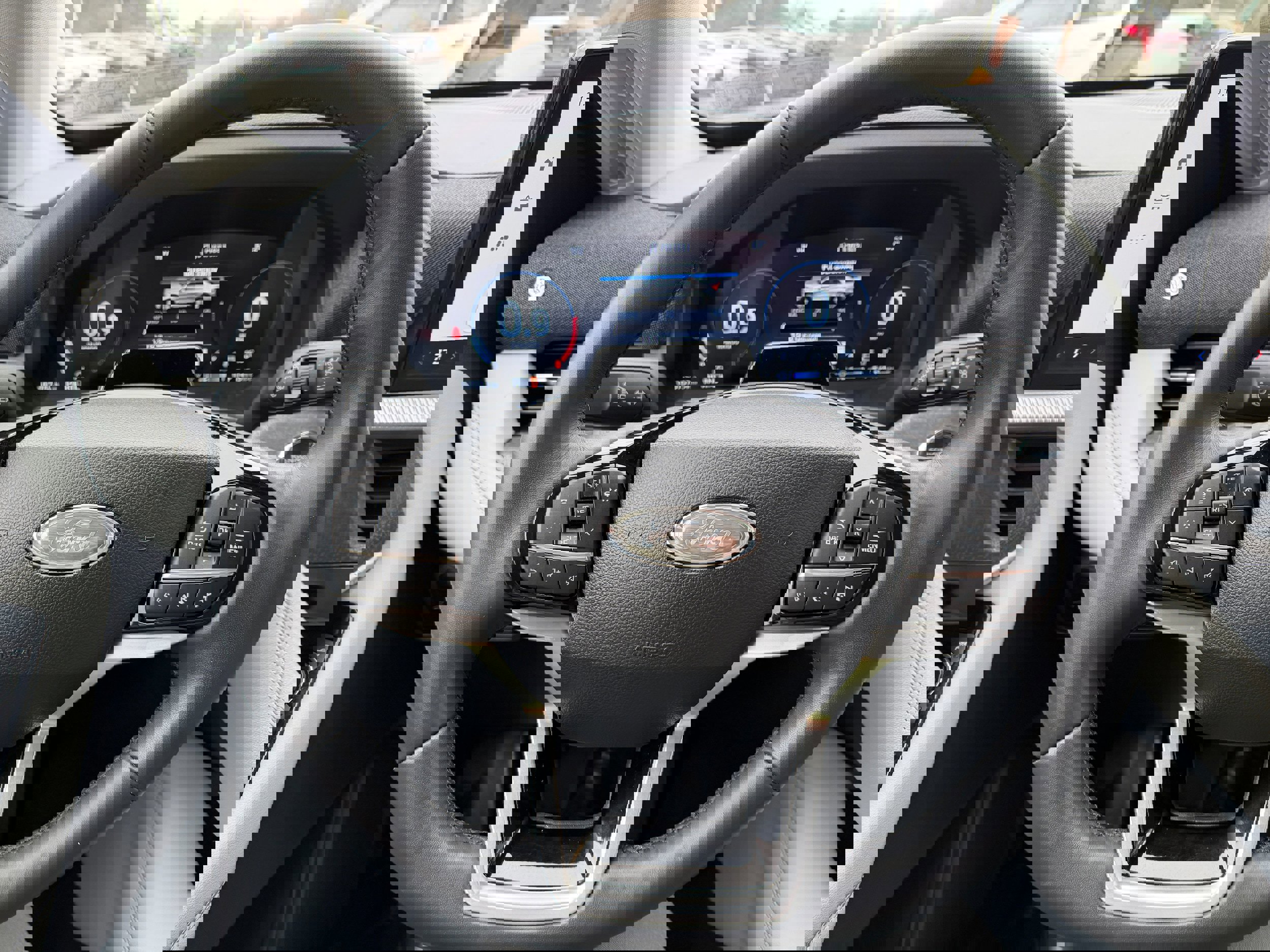 Certified 2025 Ford Explorer Platinum w/ LUX Leather Package image 29