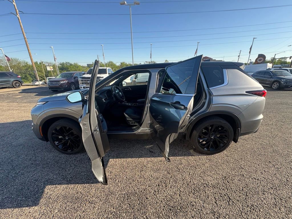 Used 2023 Mitsubishi Outlander SEL Black Edition image 7