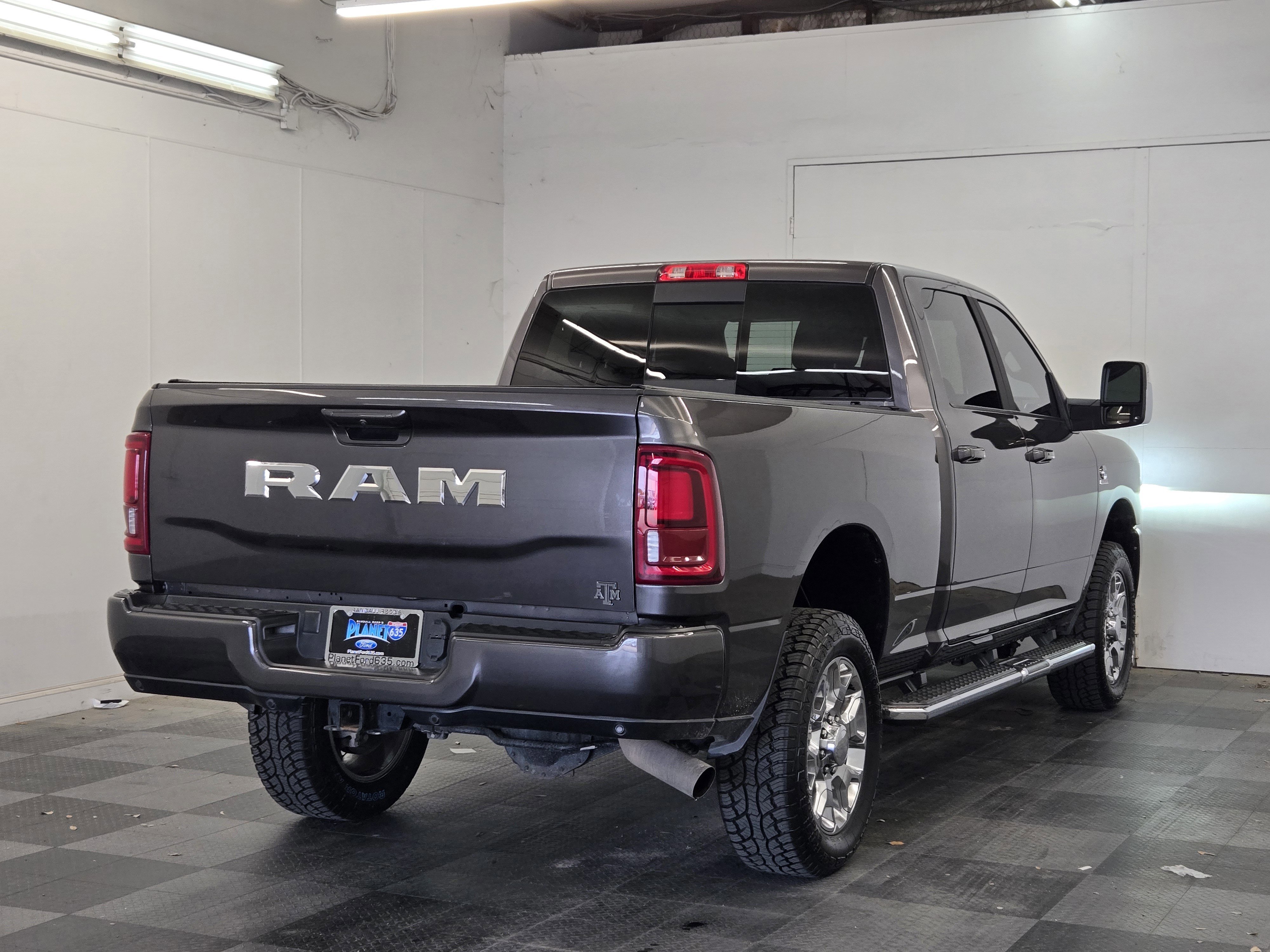 Used 2025 RAM 2500 Laramie AWD/4WD image 4