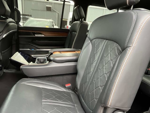 Used 2024 Jeep Grand Wagoneer L Series III AWD/4WD image 26