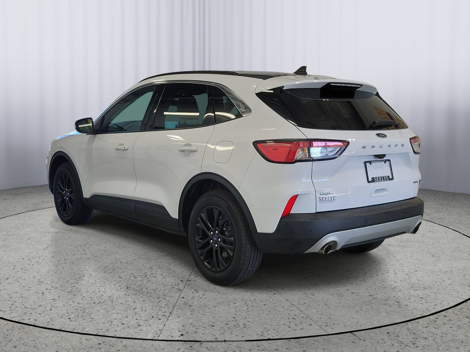 Certified 2021 Ford Escape SEL w/ Technology Package AWD/4WD image 3