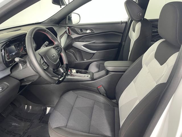 Used 2025 Chevrolet Trax RS w/ Driver Confidence Package FWD image 3