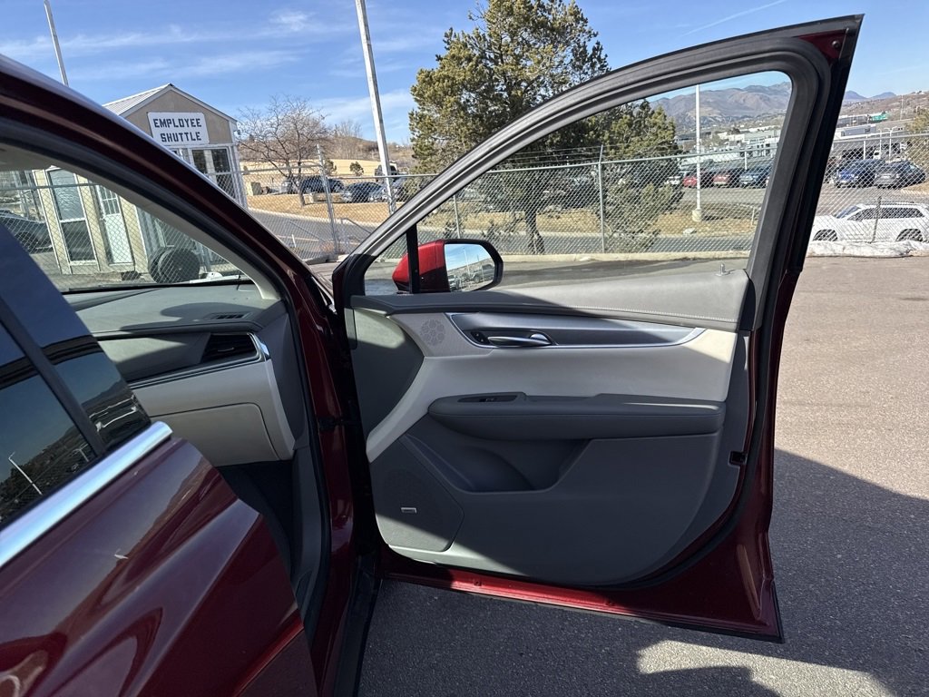 Used 2017 Cadillac XT5 Premium Luxury image 27